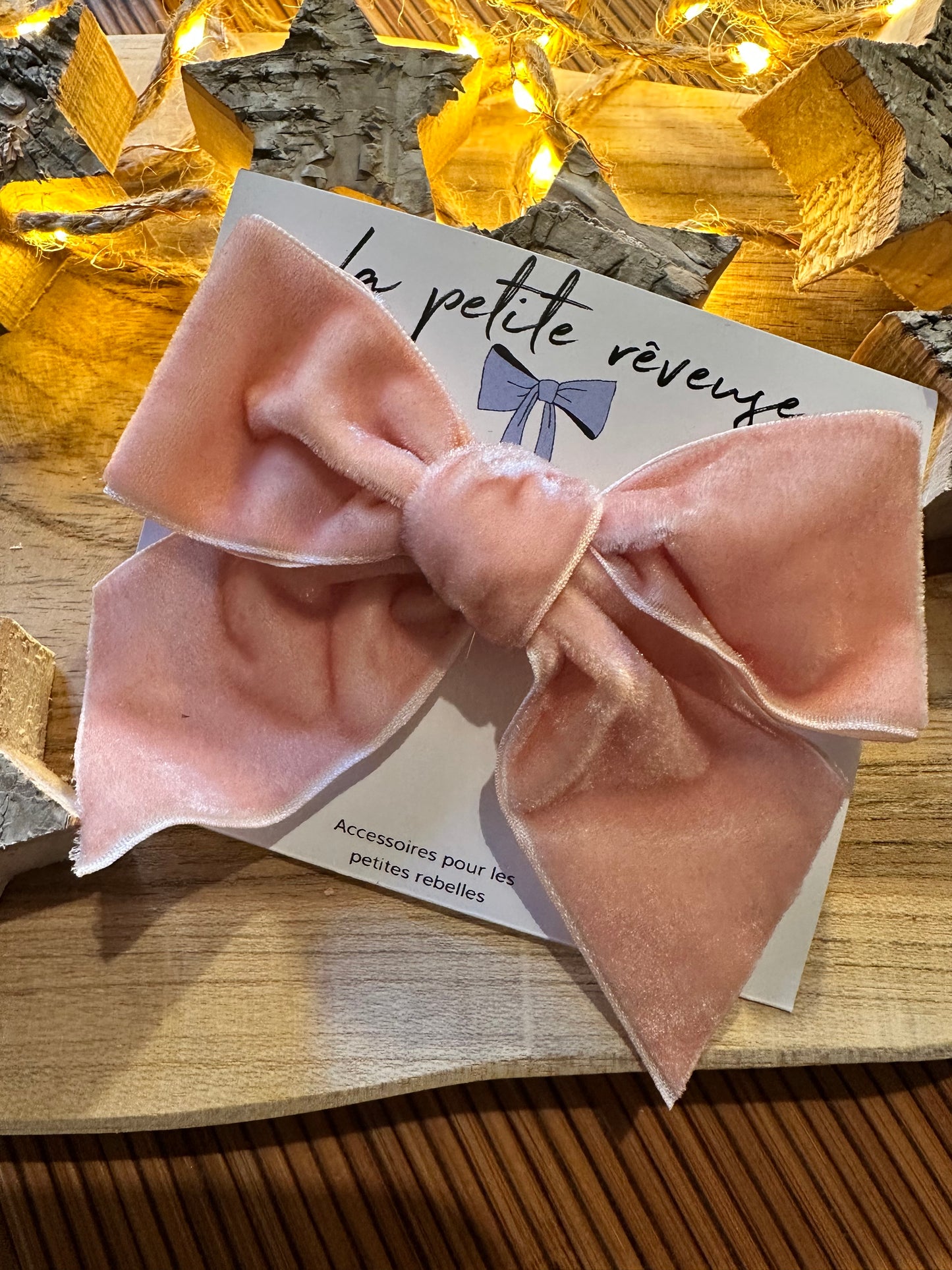 Nœud en velours rose poudré