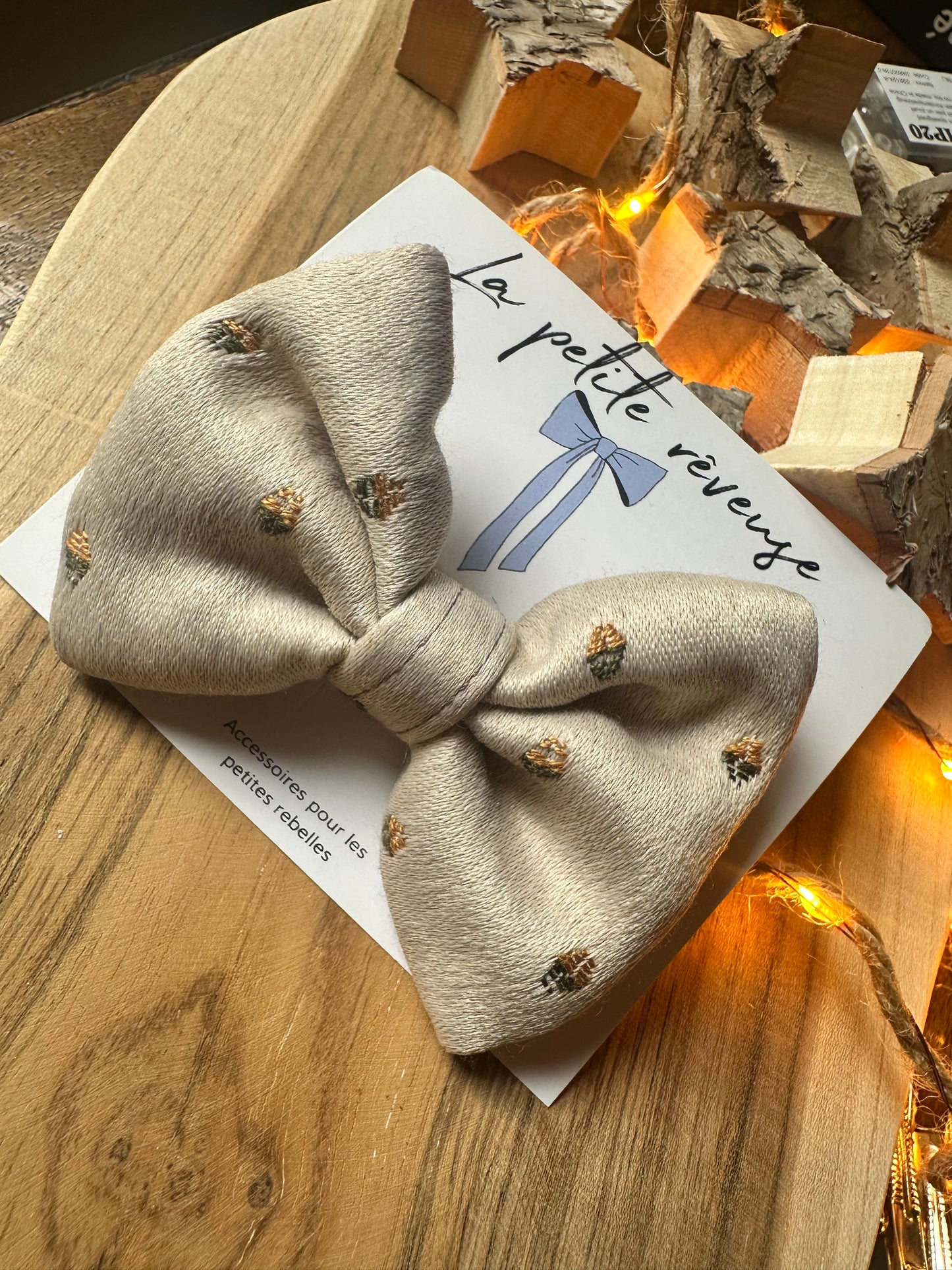 Le Noeud Pétales Dorés